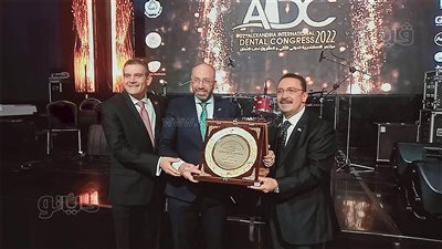 تكريم حسام المندوه في ختام فعاليات المؤتمر الدولي لطب الأسنان بالإسكندرية | فيديو 