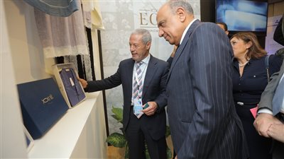 وزير قطاع الأعمال العام يفتتح معرض 