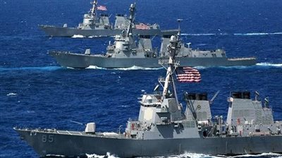 رويترز: سفن أمريكية تعترض صواريخ أطلقها الحوثيون بمضيق باب المندب