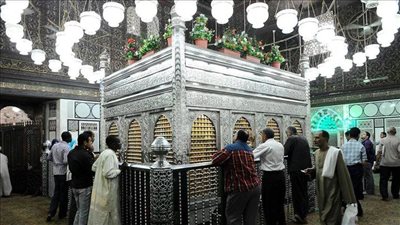 في ذكرى قدوم رأس الإمام الحسين إلى مصر.. اختلاف الروايات التاريخية يثير الجدل حول مكان دفنها.. ومؤرخون يحسمون نهاية الرحلة