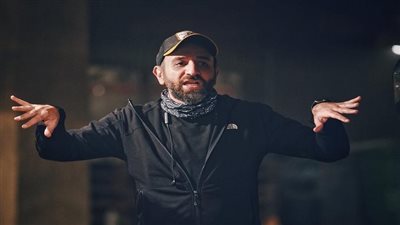 كله يوسع يا جماعة.. المخرج عمرو سلامة يروج لأحدث أعماله السينمائية