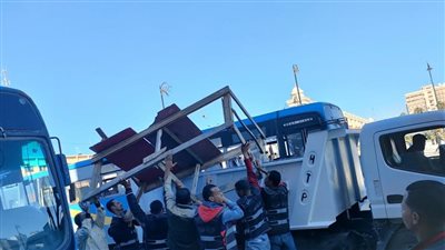 حملة مكبرة لإزالة الإشغالات بمحطة مصر والتحفظ على 300 حالة إشغال