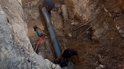 حي غرب بالإسكندرية يتابع أعمال إصلاح كسر بخط مياه ١٢ بوصة أمام مساكن الورديان