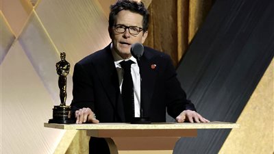 منح مايكل جيه فوكس ودياني ارين جوائز الأوسكار الفخرية| صور وفيديو