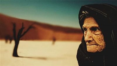 تفسير رؤية المرأة العجوز في المنام وعلاقته بالخير الكثير والنجاح في العمل 