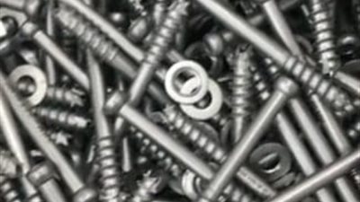 ضبط محاولة تهريب 5160 مسمارا و960 وردة لطب وجراحة العظام بمطار القاهرة| صور