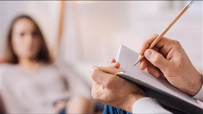 متى يحق للطبيب مد فترة الدخول الإلزامي للمريض النفسي؟.. القانون يجيب