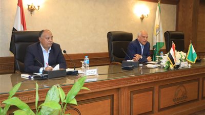 محافظ الجيزة يكشر عن أنيابه: لا تهاون فى مواجهة مخالفات البناء على الأراضي الزراعية