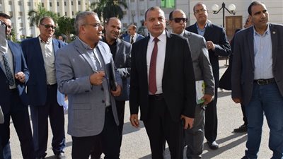 رئيس جامعة بني سويف يوجه بزيادة ماكينات الدفع الإلكتروني بالحرم الجامعي