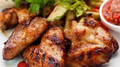 طريقة عمل أجنحة الدجاج بصوص العسل والليمون |فيديو