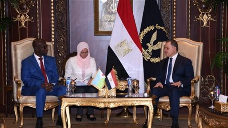 محمود توفيق يتلقى