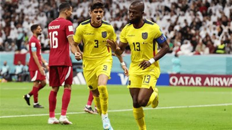 فالنسيا يحتفل بأهدافه