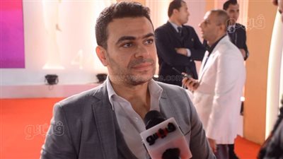 كريم الحسيني يكشف حقيقة اعتزاله الفن وبيع القهوة في الشارع | فيديو