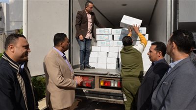  محافظ الدقهلية تتسلم 20 ألف كرتونة مواد غذائية لتوزيعها على الأسر الأولى بالرعاية | صور