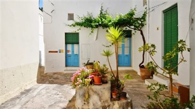 أغرب عروض المدن والبلدان لاستقدام مواطنين إليها.. 30 ألف دولار لمن يقيم في بريزيتشي.. و25 ألف يورو لمن يعيش في موليزي | صور