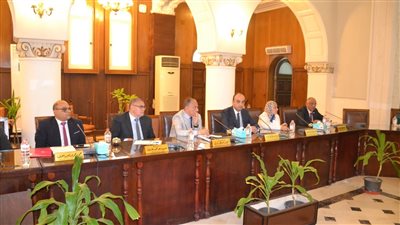 جامعة الاسكندرية تناقش الاستعدادات لامتحانات الميدتيرم ونهاية الفصل الدراسي الأول