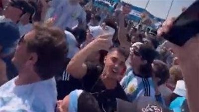 استعدادًا لمباراة الأرجنتين والسعودية.. جمهور التانجو يتوافد بكثافة على الدوحة | فيديو 