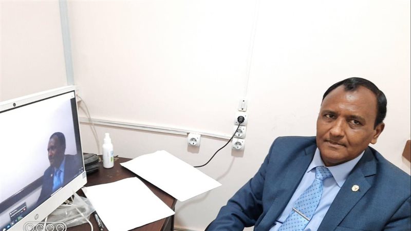 الدكتور المدرب بجامعة