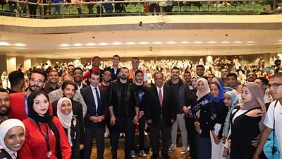 عمرو يوسف لطلاب عين شمس: الوسامة ليست المعيار الأساسي لاختيار النجوم