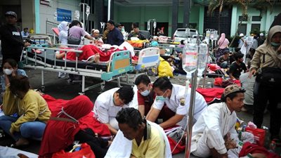 اللهم اصرف عنهم البلاء.. مشاهد مؤلمة من الزلزال المدمر فى إندونيسيا| فيديو