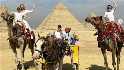 إيفانكا ترامب تنشر صورا مع أسرتها أمام الأهرامات: يوم خاص لاستكشاف جمال مصر