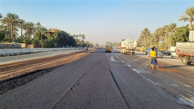 محافظ الجيزة لمديري الطرق ورؤساء الأحياء: عليكم بالمتابعة الدورية لمشروعات الرصف| صور