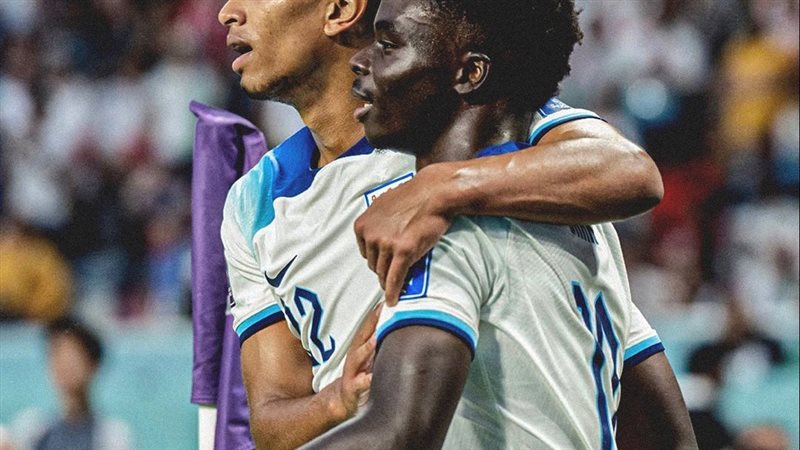 ساكا نجم منتخب انجلترا