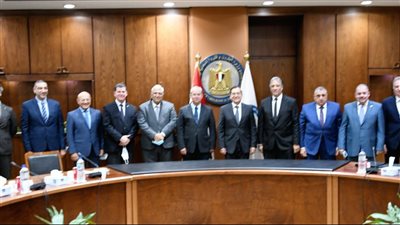 الملا يبحث مع رئيس شركة روهربمبن الألمانية التصنيع المحلي للمضخات 