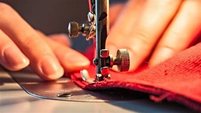 قوى عاملة البحر الأحمر تعلن اختتام الدورة الـ 16 للتفصيل والحياكة للفتيات 