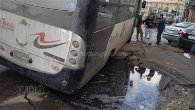 حي المنتزه يكشف حقيقة سقوط أتوبيس يقل تلاميذ مدرسة في هبوط أرضي| صور 