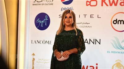 بوسي شلبي من ختام القاهرة السينمائي: لابسة أخضر علشان أشقائنا السعوديين |صور