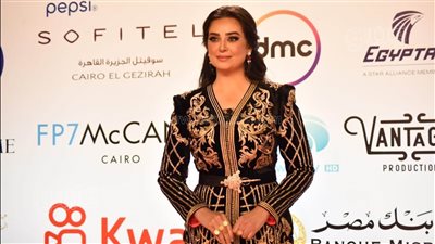 هبة مجدي بالقفطان المغربي على ريد كاربت ختام القاهرة السينمائي |فيديو وصور