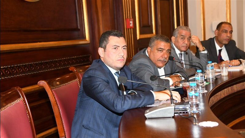 جانب من اجتماع لجنة