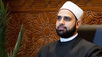 إمام مسجد الحسين يكشف سر احتفال المصريين بالإمام الحسين في هذا الموعد | فيديو