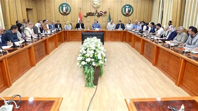 محافظ المنوفية يوجه بتسريع وتيرة العمل في ملفي التصالح وتقنين الأراضي