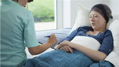 فرنسا تشهد فوضى في مستشفى فرساي إثر هجوم إلكتروني