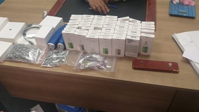 إحباط محاولة تهريب وحدات وأكياس بنط ومسامير وكاميرات تصوير داخل الفم بمطار القاهرة