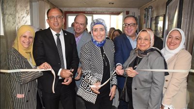 رئيس جامعة حلوان: الاستعانة بالخريجين لنقل خبراتهم وتجاربهم الناجحة للطلاب الجدد