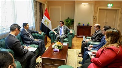 بحث آليات تشجيع السياحة العلاجية والاستشفائية بين مصر وسنغافورة