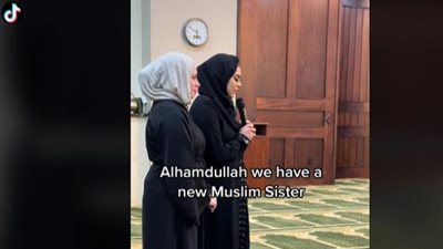 حقيقة اعتناق أمريكية الإسلام قبل مونديال قطر | فيديو 