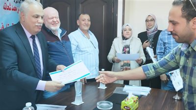 تسليم 12 عقد عمل لذوي القدرات للعمل في القطاع الخاص بالدقهلية