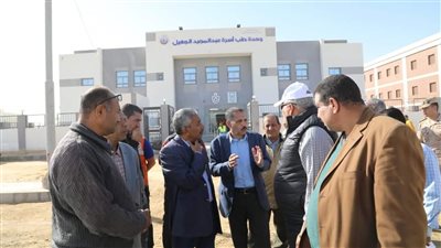 على مدار يومين متتاليين.. محافظ الوادي الجديد يتفقد مشروعات حياة كريمة بالفرافرة