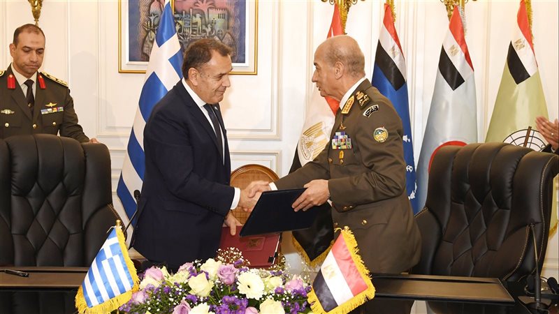 وزير الدفاع ونظيره
