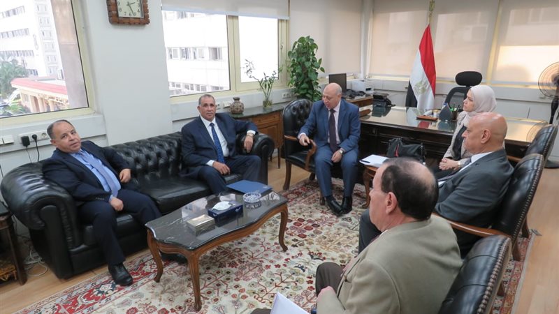 اجتماع وزير المالية
