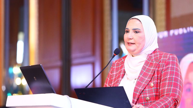 نيفين القياج وزيرة