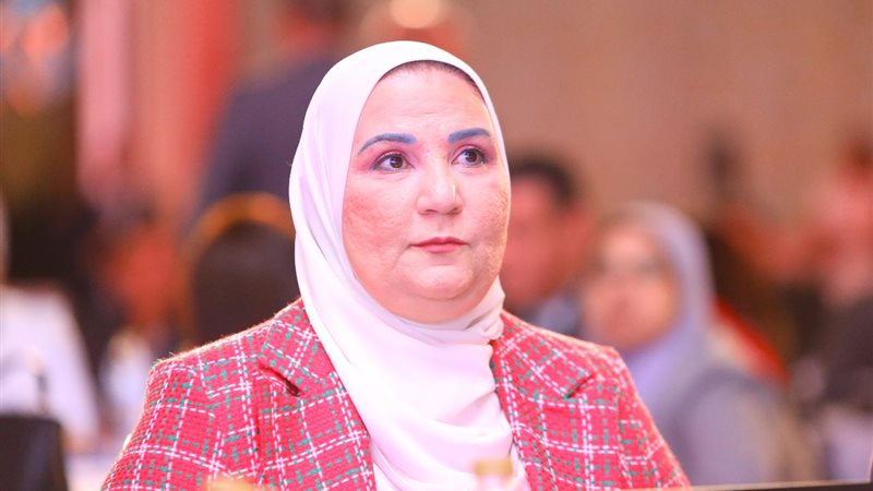 نيفين القياج وزيرة