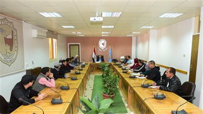 رئيس جامعة سوهاج يناقش الاستعدادات النهائية لانطلاق انتخابات الاتحادات الطلابية.. غدًا 