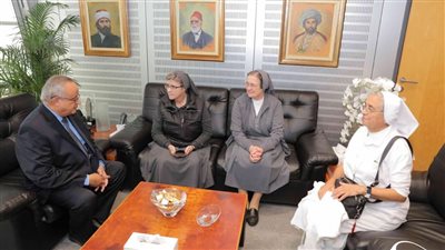 الرئيسة العامة للراهبات الساليزيانيات تزور مكتبة الإسكندرية