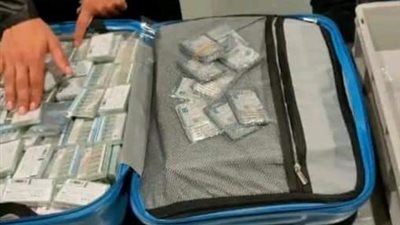 منطقة سرية.. جمارك مطار برج العرب تحبط تهريب 172 ألف ريال و18 ألف جنيه