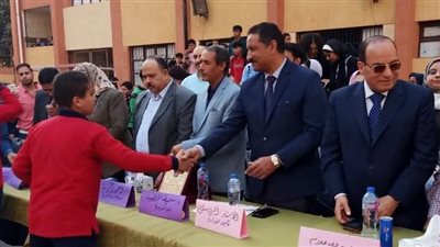 مدير تعليم الجيزة يكرم الأوائل في العمرانية